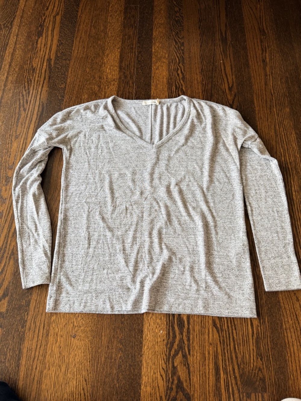 rag & bone Light Gray V-Neck Long Sleeve Tee sweater small